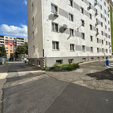 Cozy Studio Apartment In The Wider Center Pressburg Exterior foto